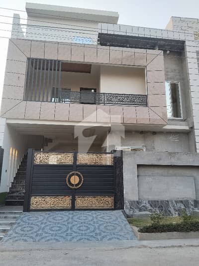 ستیانہ روڈ فیصل آباد میں 5 کمروں کا 7 مرلہ مکان 2.25 کروڑ میں برائے فروخت۔
