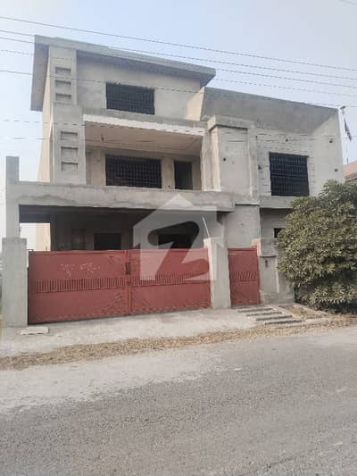 ستیانہ روڈ فیصل آباد میں 5 کمروں کا 1 کنال مکان 4.15 کروڑ میں برائے فروخت۔