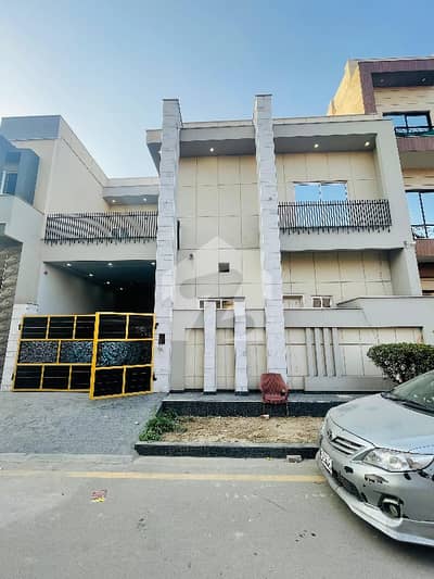 ستیانہ روڈ فیصل آباد میں 4 کمروں کا 7 مرلہ مکان 3.15 کروڑ میں برائے فروخت۔