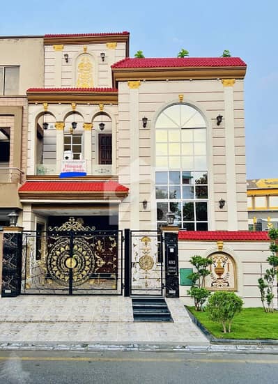 بحریہ ٹاؤن سیکٹر سی بحریہ ٹاؤن,لاہور میں 3 کمروں کا 5 مرلہ مکان 2.5 کروڑ میں برائے فروخت۔