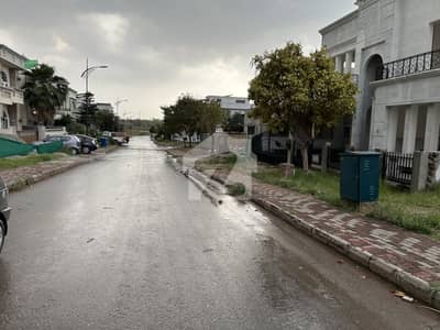 بحریہ انکلیو - سیکٹر سی 2 بحریہ انکلیو,بحریہ ٹاؤن,اسلام آباد میں 1 کنال رہائشی پلاٹ 3.3 کروڑ میں برائے فروخت۔