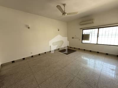 ایف ۔ 8 اسلام آباد میں 6 کمروں کا 2 کنال مکان 10.0 لاکھ میں کرایہ پر دستیاب ہے۔
