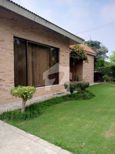 بیدیاں روڈ لاہور میں 3 کمروں کا 3 کنال فارم ہاؤس 6.4 کروڑ میں برائے فروخت۔