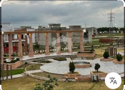 Residential cornor Plot Sized 6 Marla Available In Diamond City