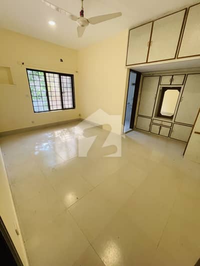 666 Sq. Yd Old House For Sale In F-8