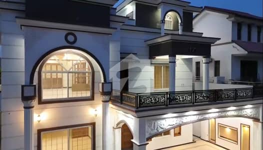 ڈی ایچ اے ڈیفینس فیز 2 ڈی ایچ اے ڈیفینس,اسلام آباد میں 9 کمروں کا 1 کنال مکان 10.0 کروڑ میں برائے فروخت۔