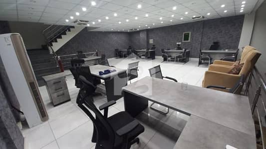 جوہر ٹاؤن لاہور میں 1 کنال Studio عمارت 9.0 لاکھ میں کرایہ پر دستیاب ہے۔