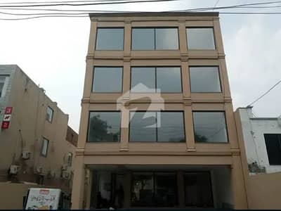 جوہر ٹاؤن لاہور میں 2 کنال Studio عمارت 12.0 لاکھ میں کرایہ پر دستیاب ہے۔