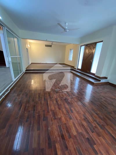 1 Kanal House (666 Sq. Yd) For Sale 1 Kanal House (666 Sq. Yd) For Sale