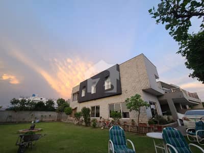بنی گالہ اسلام آباد میں 5 کمروں کا 1 کنال مکان 11.0 کروڑ میں برائے فروخت۔