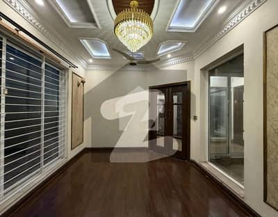 8 Marla Beautiful House Available For Rent In Bahria Town Lahore