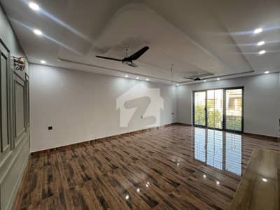 1 KANAL BRAND NEW BEAUTIFULL UPER PORTION AVAILABLE FOR RENT IN BAHRIA TOWN LAHORE