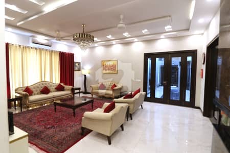 1 KANAL HOUSE FULLY FURNISHED AVAILABLE FOR RENT