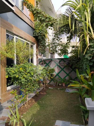 Beautiful Location 10 Marla House For Sale