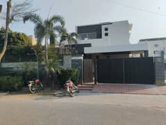 ڈی ایچ اے فیز 4 ڈی ایچ اے ڈیفینس,لاہور میں 5 کمروں کا 1 کنال مکان 7.9 کروڑ میں برائے فروخت۔
