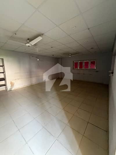 Gulshan Vip Block-5 Near Main Road 1500 Yard Double Story 13 Huge Hall Rooms