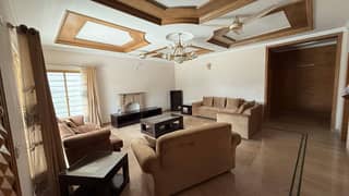 ڈی ایچ اے فیز 4 ڈی ایچ اے ڈیفینس,لاہور میں 5 کمروں کا 1 کنال مکان 6.85 کروڑ میں برائے فروخت۔