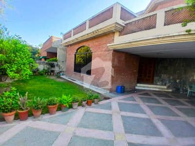 ڈی ایچ اے فیز 1 ڈیفنس (ڈی ایچ اے),لاہور میں 4 کمروں کا 1 کنال مکان 6.45 کروڑ میں برائے فروخت۔