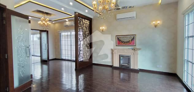 KANAL FULL HOUSE NEAR TO MARKET FOR RENT