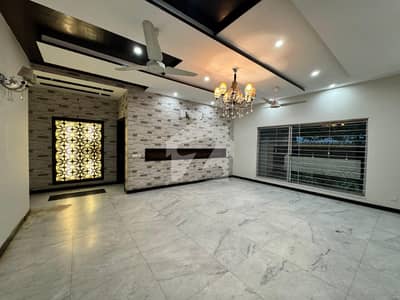 KANAL FULL HOUSE NEAR TO MARKET FOR RENT