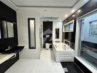 KANAL FULL HOUSE NEAR TO MARKET FOR RENT