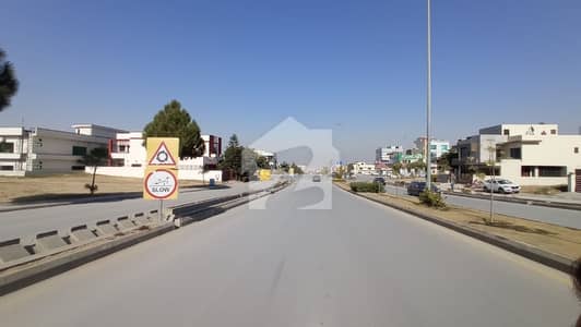 ڈی ایچ اے فیز 2 - سیکٹر بی ڈی ایچ اے ڈیفینس فیز 2,ڈی ایچ اے ڈیفینس,اسلام آباد میں 1 کنال رہائشی پلاٹ 5.8 کروڑ میں برائے فروخت۔ ڈی ایچ اے فیز 2 - سیکٹر بی ڈی ایچ اے ڈیفینس فیز 2,ڈی ایچ اے ڈیفینس,اسلام آباد میں 1 کنال رہائشی پلاٹ 5.8 کروڑ میں برائے فروخت۔