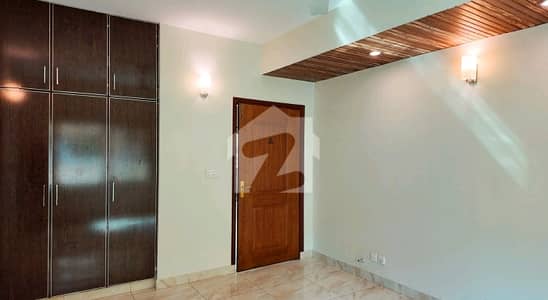 Askari 11 - Sector B Flat Sized 10 Marla