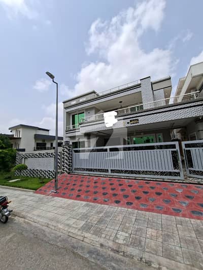 1 Kanal Triple Unit 9 Bedrooms Full House For Rent