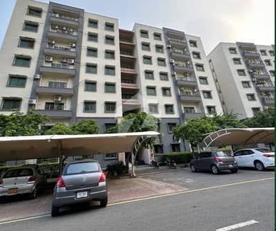 In Askari 11 Of Lahore, A 10 Marla Flat Is Available