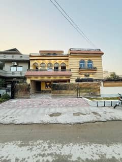 سوان گارڈن اسلام آباد میں 9 کمروں کا 1 کنال مکان 7.4 کروڑ میں برائے فروخت۔