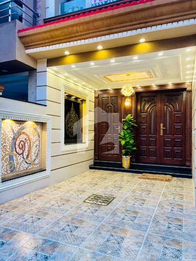 5 Marla House Available For Sale in Bahria Town LHR