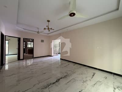عسکری 6 ملیر کنٹونمنٹ,کینٹ,کراچی میں 5 کمروں کا 12 مرلہ مکان 6.95 کروڑ میں برائے فروخت۔
