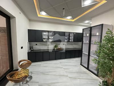 گرین آرچرڈ لوئر کینال روڈ,فیصل آباد میں 4 مرلہ Studio مکان 1.6 کروڑ میں برائے فروخت۔
