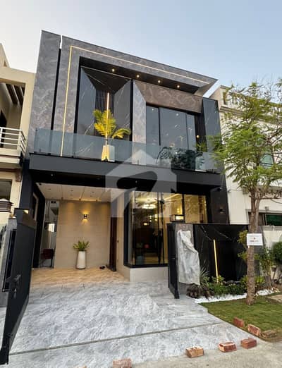 GOLDEN INVESTMENT CHANCE LIMITED TIME OFFER BEAUTIFULL 5 MARLA MODERN HOUSE NEAR TO PARK DIRECT APPROACH TO MIAN ROAD IN DHA LAHORE