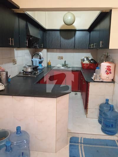 Prime Location 900 Square Feet Flat In Gulshan-e-Iqbal - Block 4 For sale