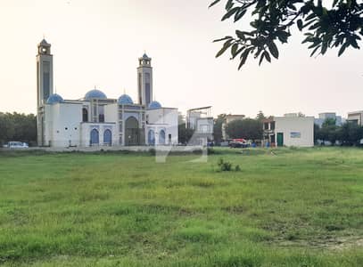05 Marla Beautiful Flat Available For Rent IN DHA 9 TOWN Lahore