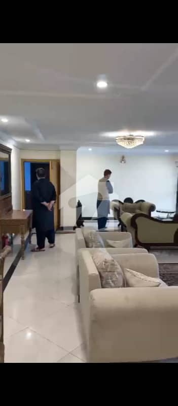 ڈپلومیٹک انکلیو اسلام آباد میں 3 کمروں کا 8 مرلہ فلیٹ 2.0 لاکھ میں کرایہ پر دستیاب ہے۔