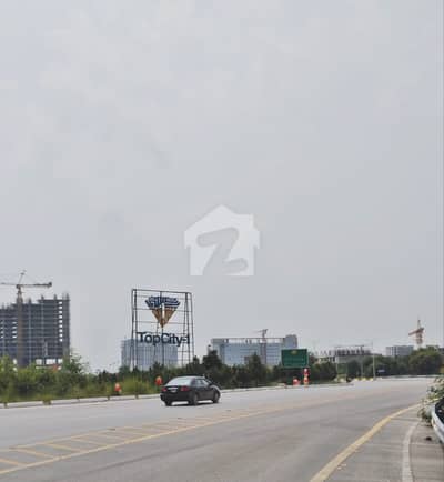 ٹاپ سٹی 1 - بلاک ڈی ٹاپ سٹی 1,اسلام آباد میں 10 مرلہ رہائشی پلاٹ 1.5 کروڑ میں برائے فروخت۔