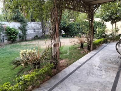 F 7/2 Islamabad Size 60x100 House For Sale F 7/2 Islamabad Size 60x100 House For Sale