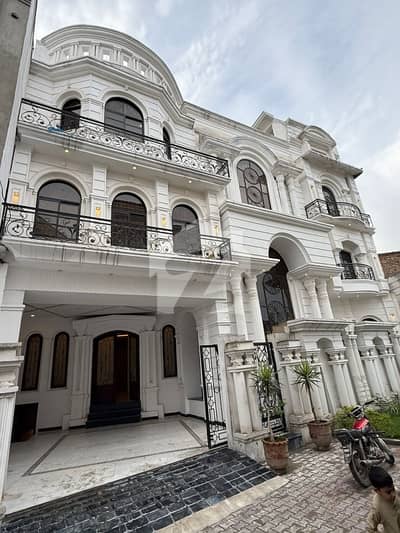 Prime Location 10 Marla Spacious House Is Available In Ali Homes For sale