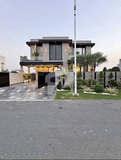 ONE KANAL LUXURIOUS HOUSE FOR SALE AT BAHRIA TOWN LAHORE