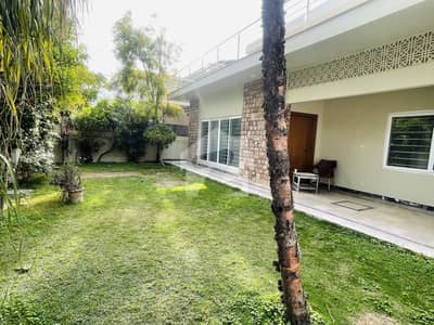 A Luxury Renovated House Available For Rent
