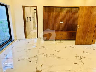 بحریہ ٹاؤن فیز 7 بحریہ ٹاؤن راولپنڈی,راولپنڈی میں 5 کمروں کا 10 مرلہ مکان 1.5 لاکھ میں کرایہ پر دستیاب ہے۔