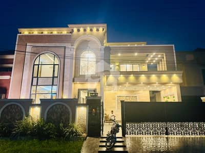 واپڈا ٹاؤن فیز 1 واپڈا ٹاؤن,لاہور میں 6 کمروں کا 1 کنال مکان 7.95 کروڑ میں برائے فروخت۔
