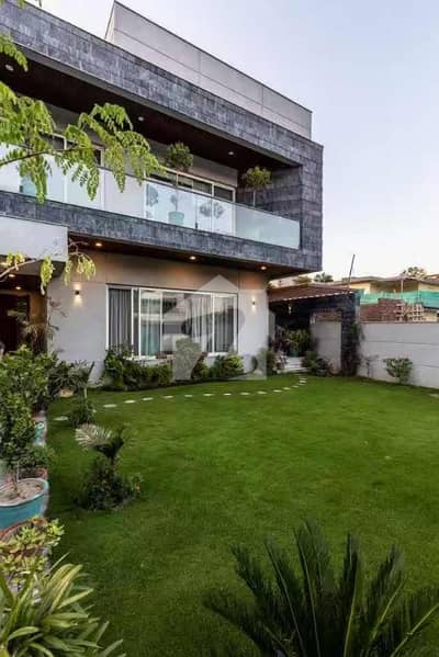 Beautiful Luxury 9 Bedrooms House Available for Rent in F-11 Prime VIP Location