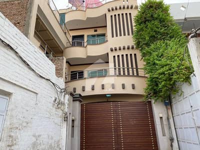 کچری روڈ ملتان میں 5 کمروں کا 9 مرلہ عمارت 3.5 کروڑ میں برائے فروخت۔