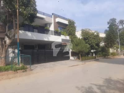 40*80 Cda Transfer Top Location Brand New House Available In G-9/3 Near Service Road Near Metro Station
