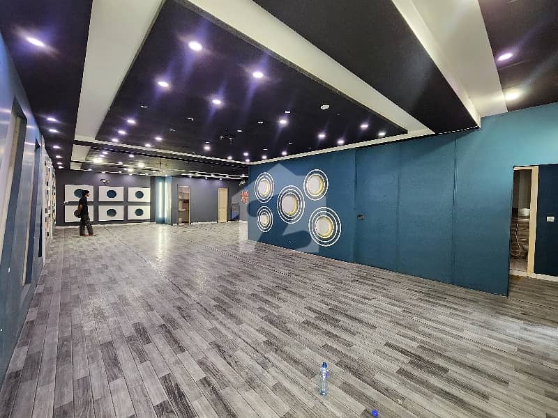 ویلینشیاء ہاؤسنگ سوسائٹی لاہور میں 8 مرلہ Studio دفتر 1.6 لاکھ میں کرایہ پر دستیاب ہے۔ ویلینشیاء ہاؤسنگ سوسائٹی لاہور میں 8 مرلہ Studio دفتر 1.6 لاکھ میں کرایہ پر دستیاب ہے۔