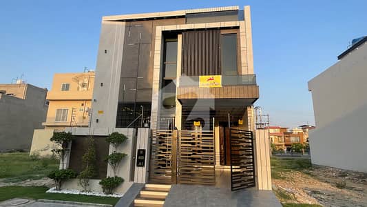 5 Marla Beautiful House For Sale in Central Park