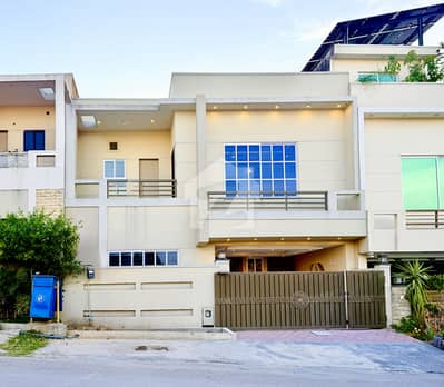 بحریہ ٹاؤن فیز 8 بحریہ ٹاؤن راولپنڈی,راولپنڈی میں 5 کمروں کا 7 مرلہ مکان 2.85 کروڑ میں برائے فروخت۔